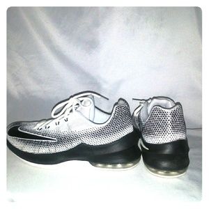 Men's White and Black Nike Air Max Infuriate Low